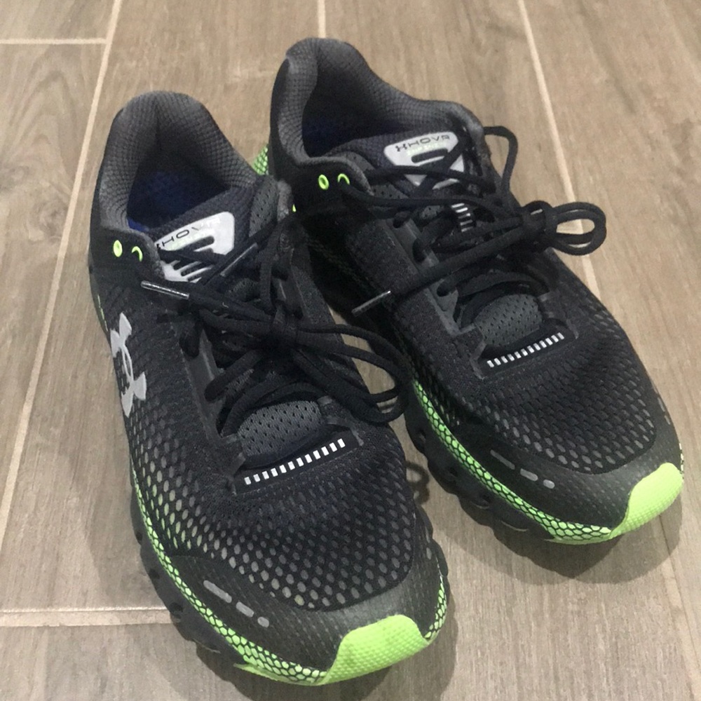 UNDER ARMOUR INFINITE 10.5 black / bright green
